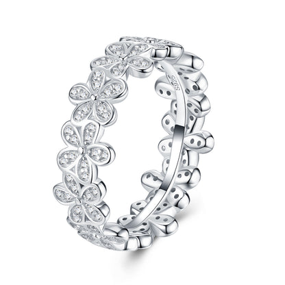 A Luxurious And Fashionable Minimalist Jewelry Ring Featuring Top-quality Moissanite, Made Of S925 Silver Electroplated With Platinum.