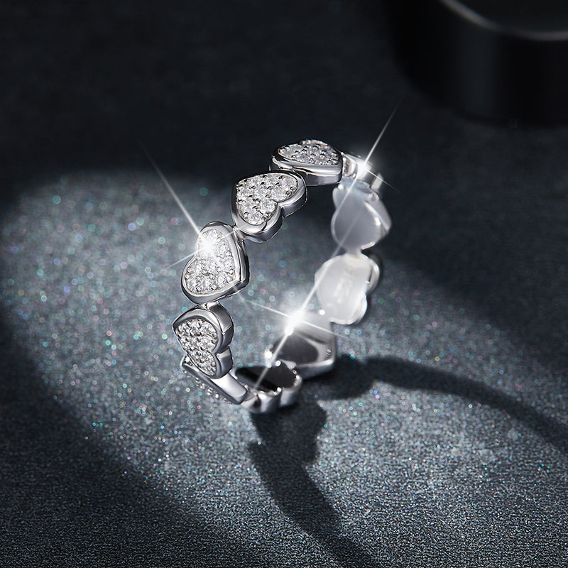 The Love String - A Luxurious And Fashionable Light Luxury Trend Jewelry Silver Ring Set With Top-quality Moissanite. It Is Made Of S925 Silver Electroplated With Platinum.