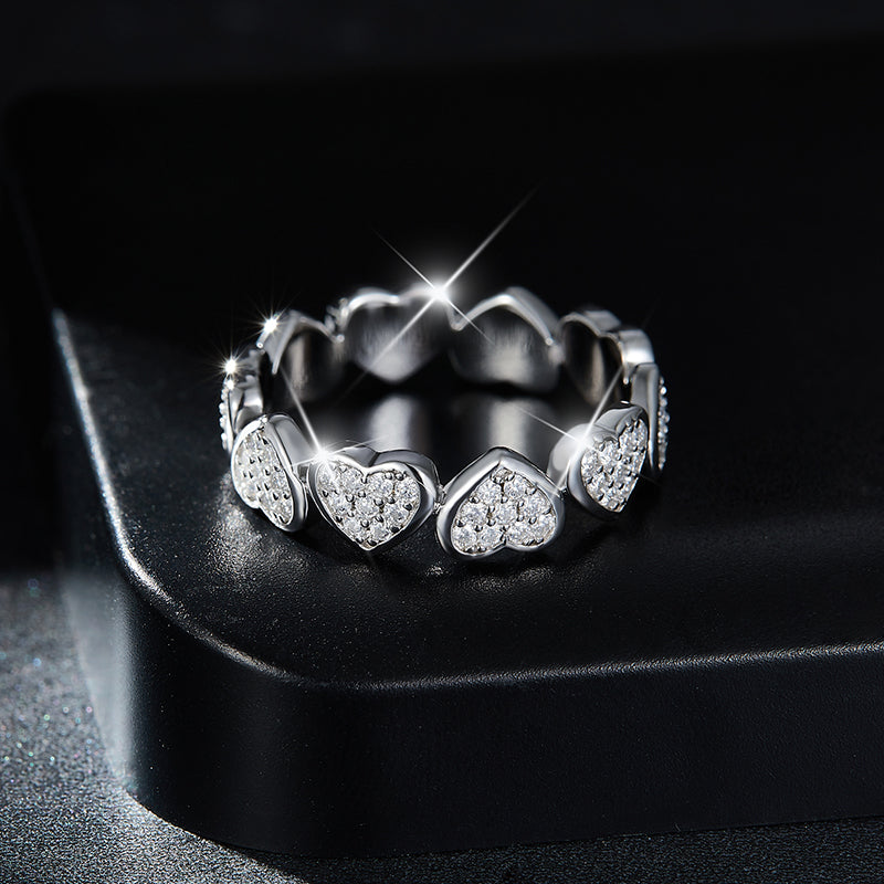 The Love String - A Luxurious And Fashionable Light Luxury Trend Jewelry Silver Ring Set With Top-quality Moissanite. It Is Made Of S925 Silver Electroplated With Platinum.