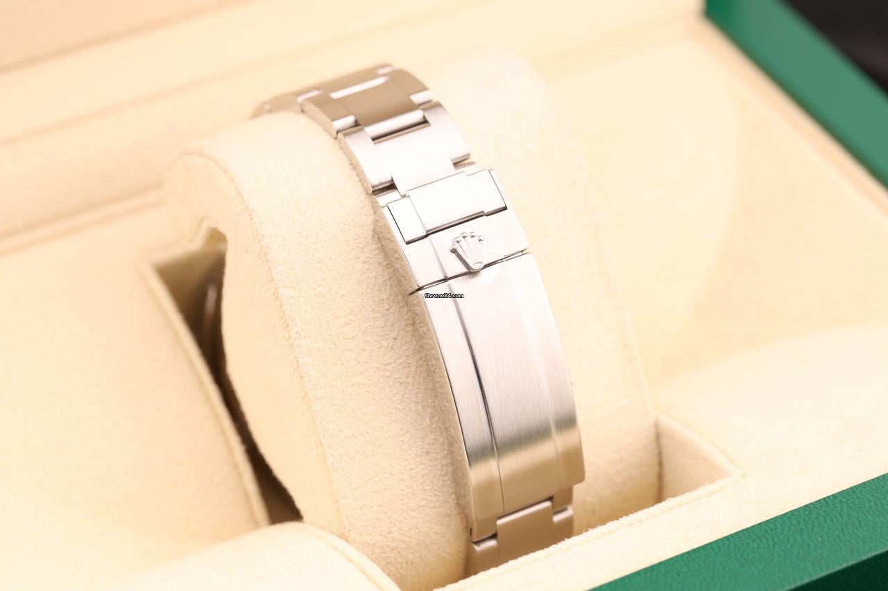 Rolex Submariner Date 40 Hulk Green Dial 116610LV Oyster Like New Unworn 2017