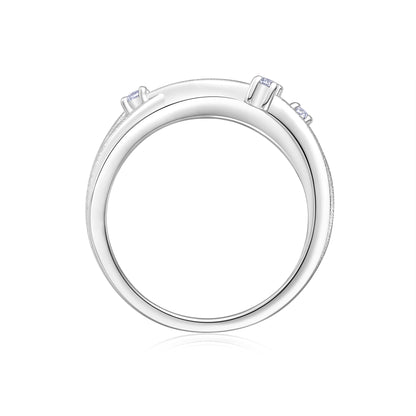 A Luxurious And Fashionable Minimalist Jewelry Ring Featuring Top-quality Moissanite, Made Of S925 Silver Electroplated With Platinum.
