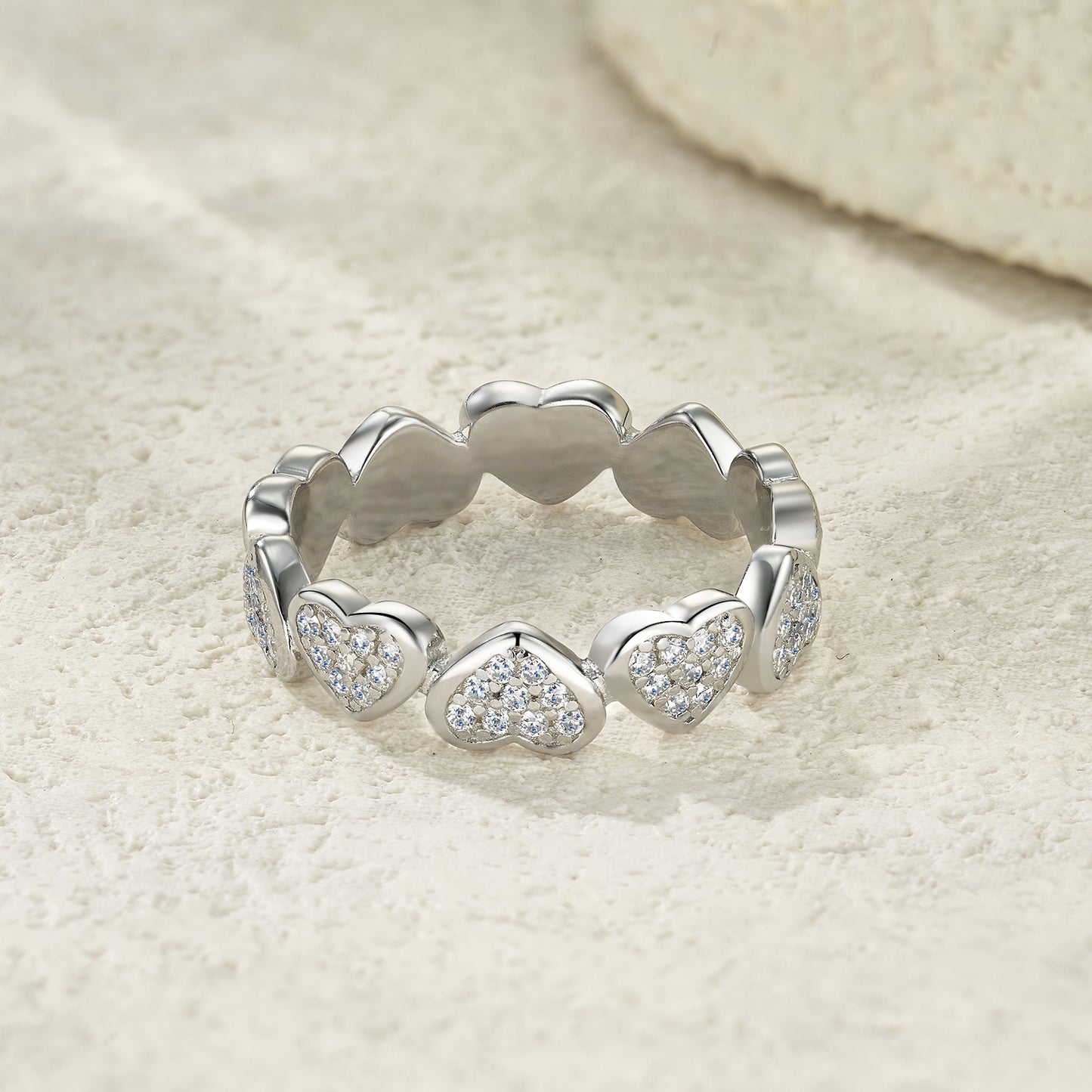 The Love String - A Luxurious And Fashionable Light Luxury Trend Jewelry Silver Ring Set With Top-quality Moissanite. It Is Made Of S925 Silver Electroplated With Platinum.
