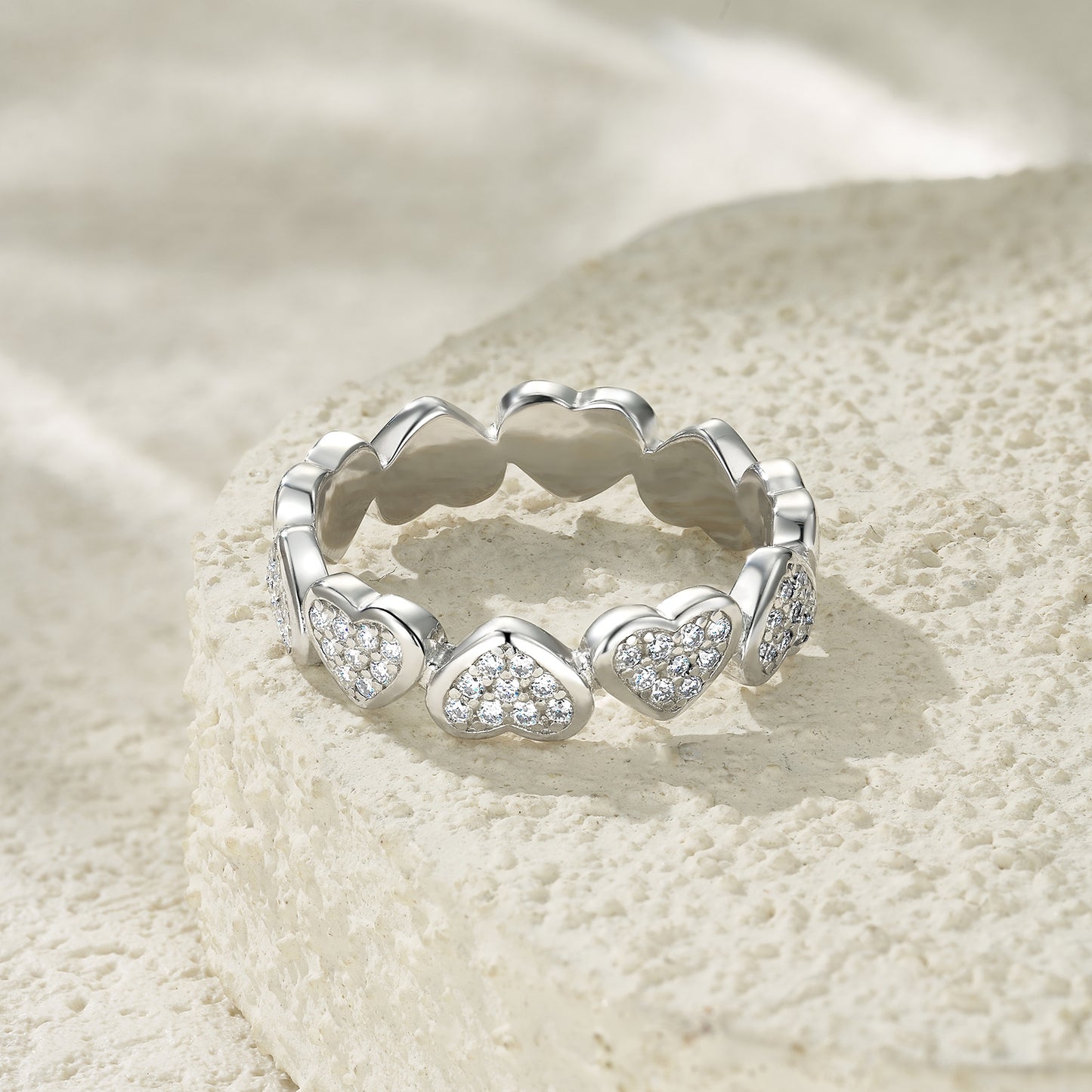 The Love String - A Luxurious And Fashionable Light Luxury Trend Jewelry Silver Ring Set With Top-quality Moissanite. It Is Made Of S925 Silver Electroplated With Platinum.